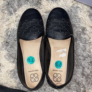 Women’s flats